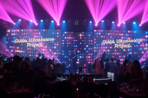 Penampilan musik live yang memeriahkan Grand Launching Grooms Talent Marketing oleh Natavisual di Hotel Kempinski Jakarta