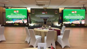 Backdrop LED dengan tema pertambangan dan lingkungan