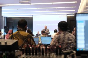 Forum diskusi CLDP bertajuk Public-Private Partnerships: Unsolicited Proposals di Park Hyatt Jakarta, menampilkan para pembicara dari lembaga nasional dan internasional dengan latar backdrop acara resmi.